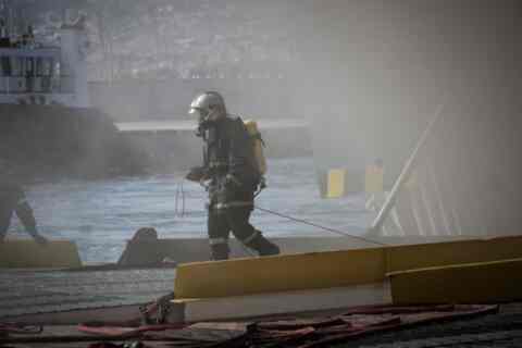 Από τις δυσκολότερες επιχειρήσεις, η κατάσβεση της φωτιάς στο “Ελ.Βενιζέλος”