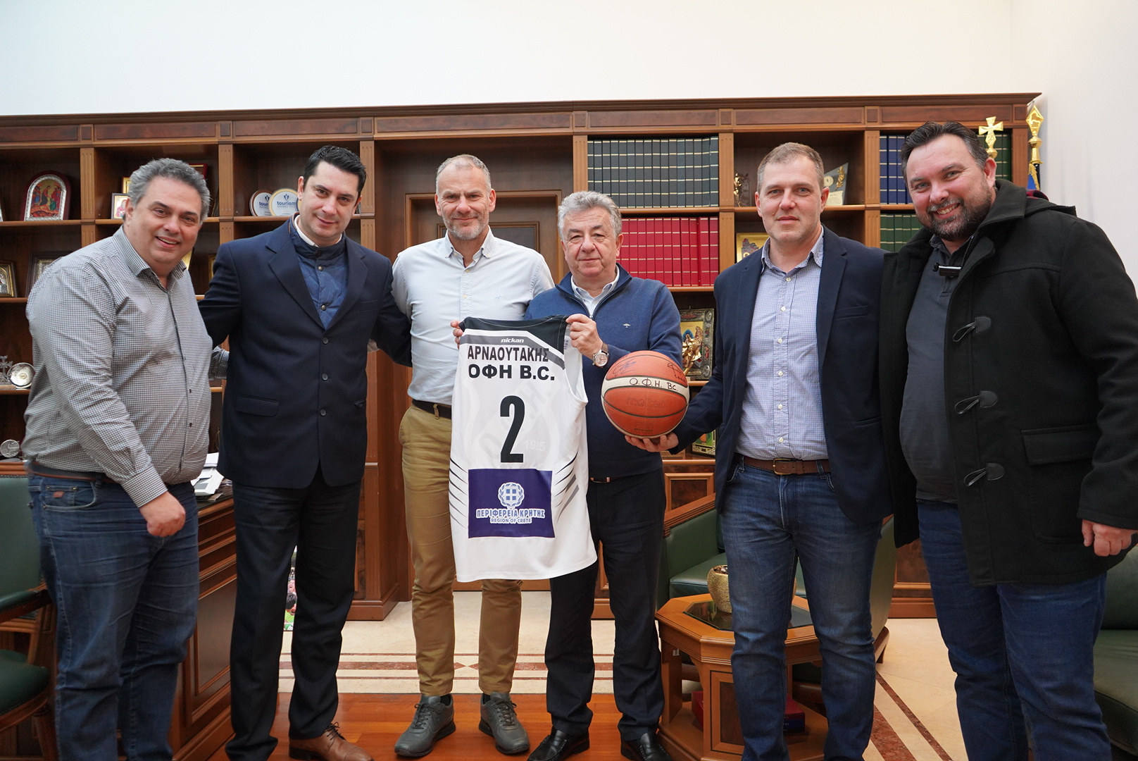 Συνάντηση Περιφερειάρχη Κρήτης με αντιπροσωπεία της ομάδας μπάσκετ του ΟΦΗ