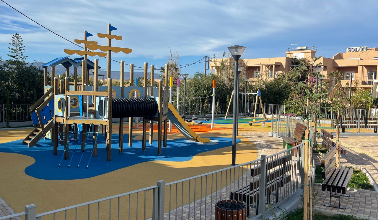 Ολοκληρώθηκε ο νέος χώρος αναψυχής στο Μάλεμε, προσβάσιμος για άτομα “ΑμεΑ”,  με τη δημιουργία νέας παιδικής χαράς και υπαίθριου γυμναστηρίου (φ)