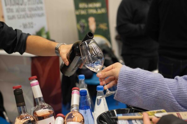 Αρναουτάκης στα ΟιΝοτικά: «Υποδειγματική η δουλειά του δικτύου οινοποιών για την εξωστρέφεια του κρητικού κρασιού»