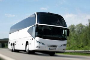 Οι οδηγοί τουριστικών λεωφορείων Κρήτης συμμετέχουν στην απεργία για τα θύματα των τεμπών