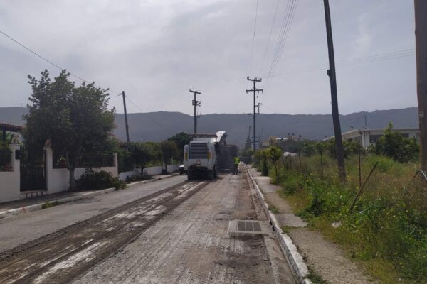 Δήμος Χανίων: Eργασίες ασφαλτόστρωσης στην οδό Τσικαλαριών της Δ.Ε. Σούδας
