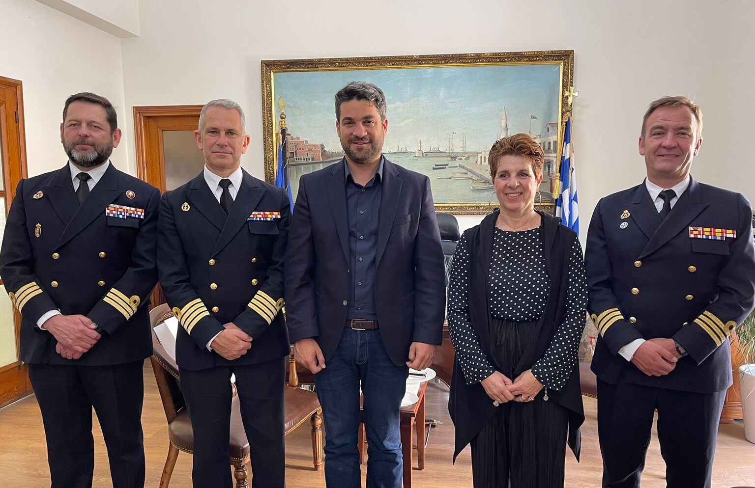 Κυβερνήτες ισπανικών πλοίων στον Δήμαρχο Χανίων Παναγιώτη Σημανδηράκη