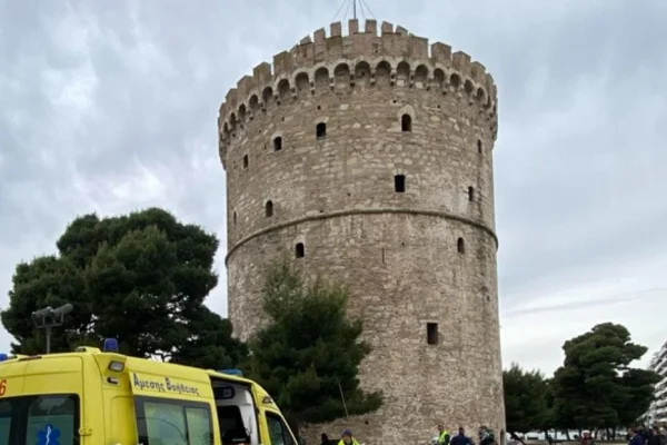Θεσσαλονίκη: 34χρονος από την Κρήτη ο άνδρας που βρήκε τραγικό θάνατο πέφτοντας από το Λευκό Πύργο