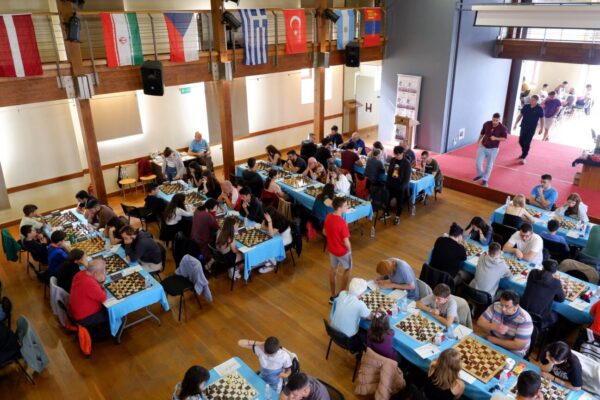 Κορυφώνονται οι μάχες στο διεθνές σκακιστικό πρωτάθλημα “Μίκης Θεοδωράκης”