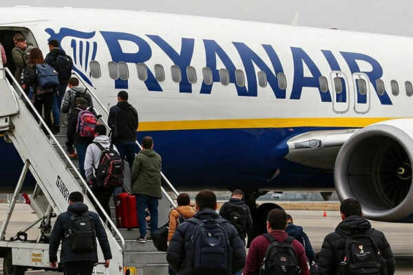 Η Ryanair καταργεί τις έντυπες κάρτες επιβίβασης από τον Νοέμβριο