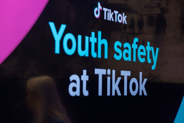 Μελέτη: Η παρακολούθηση TikTok και Reels είναι πιο επιβλαβής από την κατανάλωση αλκοόλ