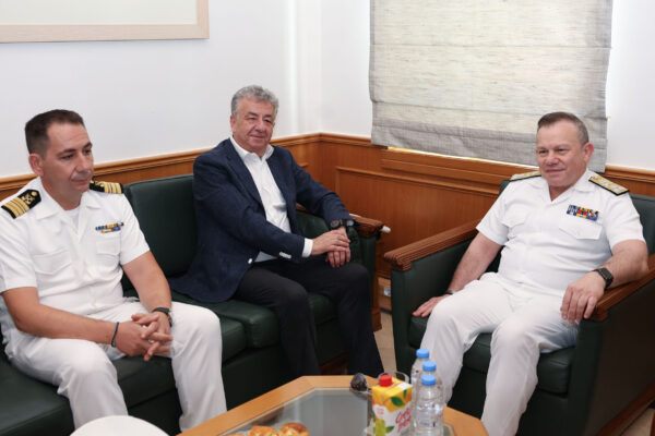 Στ. Αρναουτάκης: «Στενή συνεργασία με το Λιμενικό Σώμα για τη  διαχείριση του μεταναστευτικού