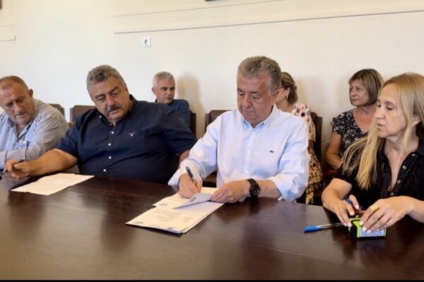 Υπογράφηκε από τον Περιφερειάρχη Κρήτης το οδικό έργο: Πλάτανος – Σφηνάρι, 20εκατ. ευρώ