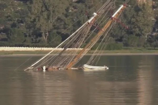 Σούδα: 4,5 χρόνια μετά το περιστατικό με τον νεκρό Βρετανό, απομακρύνεται το ναυάγιο του ιστιοφόρου Coral