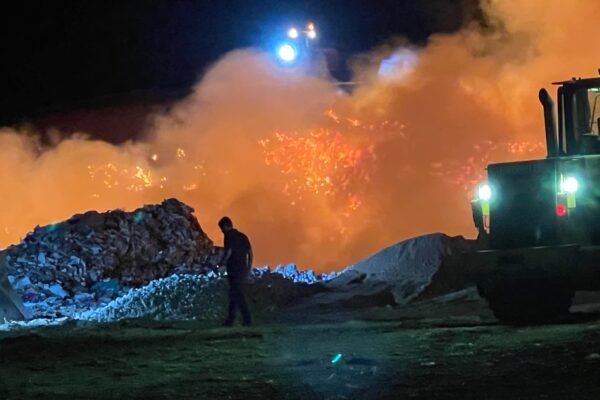 Σε πλήρη εξέλιξη η πυρκαγιά στον Χώρο Υγειονομικής Ταφής Απορριμμάτων- Έκκληση Δημάρχου για περιορισμό της απόρριψης απορριμμάτων