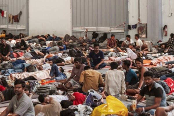 Μεταναστευτικό: «Έκρηξη» ροών – «Ασφυξία» στην Αγυιά, βιαιοπραγίες μεταξύ μεταναστών