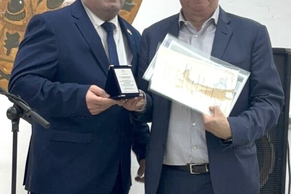 Τιμήθηκε ο Περιφερειάρχης Σταύρος Αρναουτάκης για την ανάδειξη του Σοκαρά ως Μαρτυρικό Χωριό