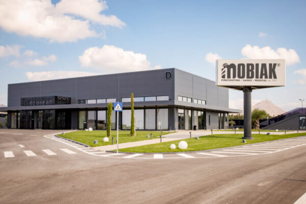 Στρατηγική συνεργασία Stama – MOBIAK για την πυρασφάλεια στα καταλύματα βραχυχρόνιας μίσθωσης